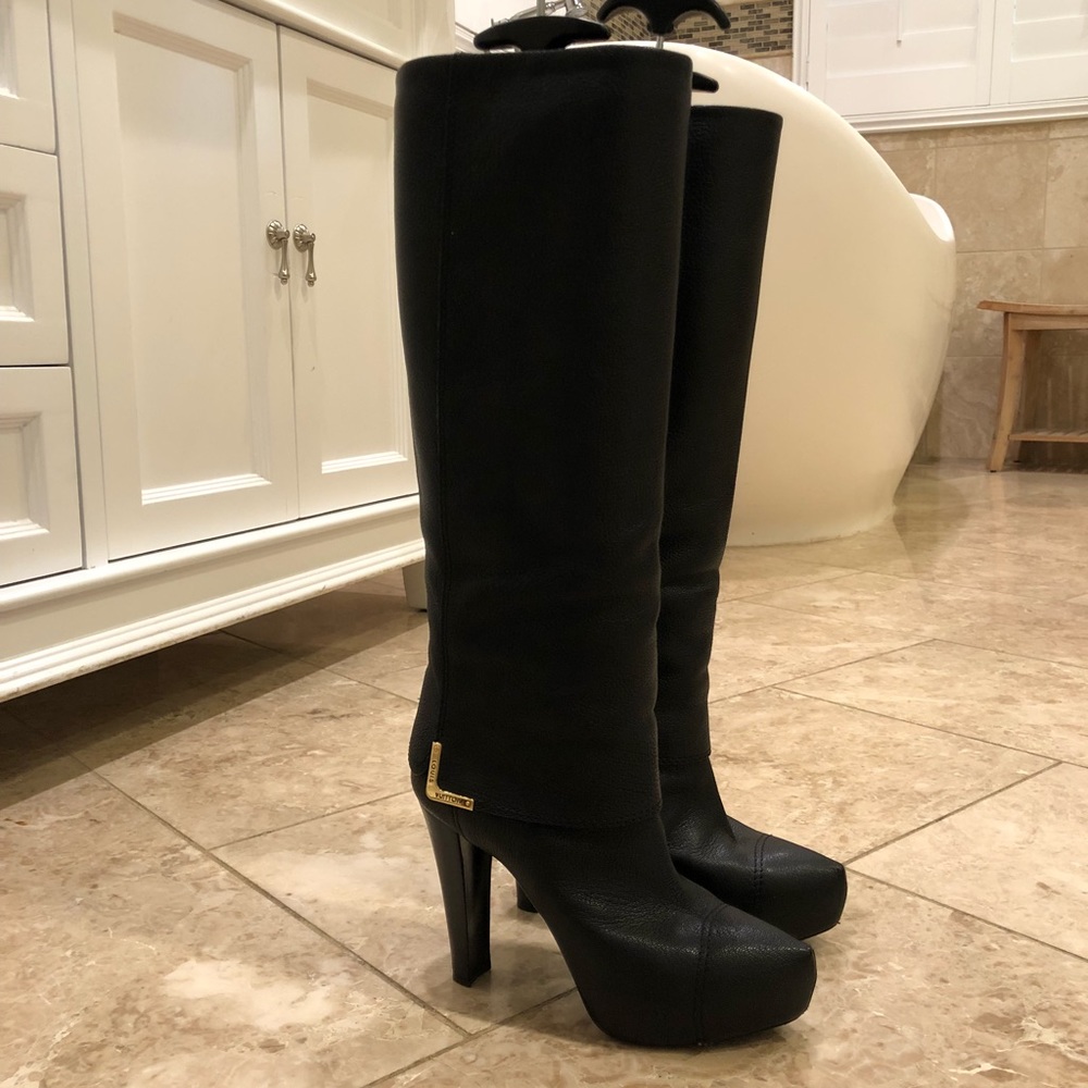 Authentic Louis Vuitton Queen Boots - Picture 2 of 8